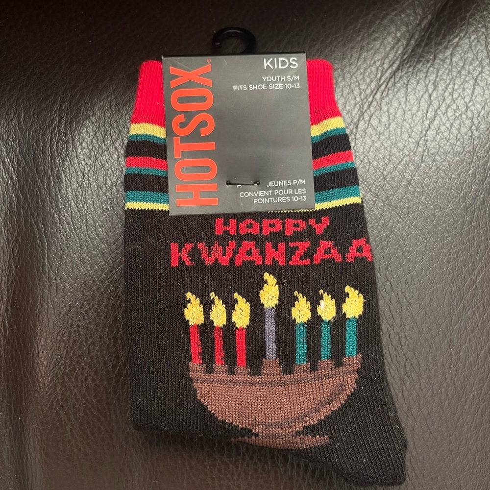 Hot Sox YOUTH Happy Kwanzaa Crew Sock 1 Pair, Black, Youth Small/Medium 10-13